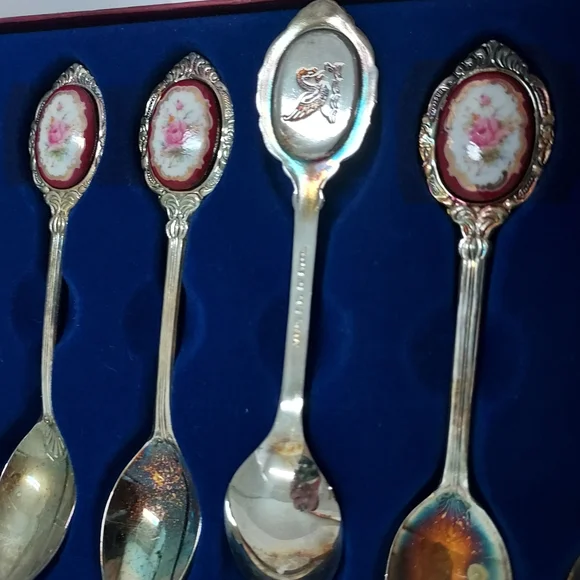 VINTAGE SILVER Plate and Porcelain 6 Spoon Set Pegasus Cottage Core Roses - Picture 3 of 4